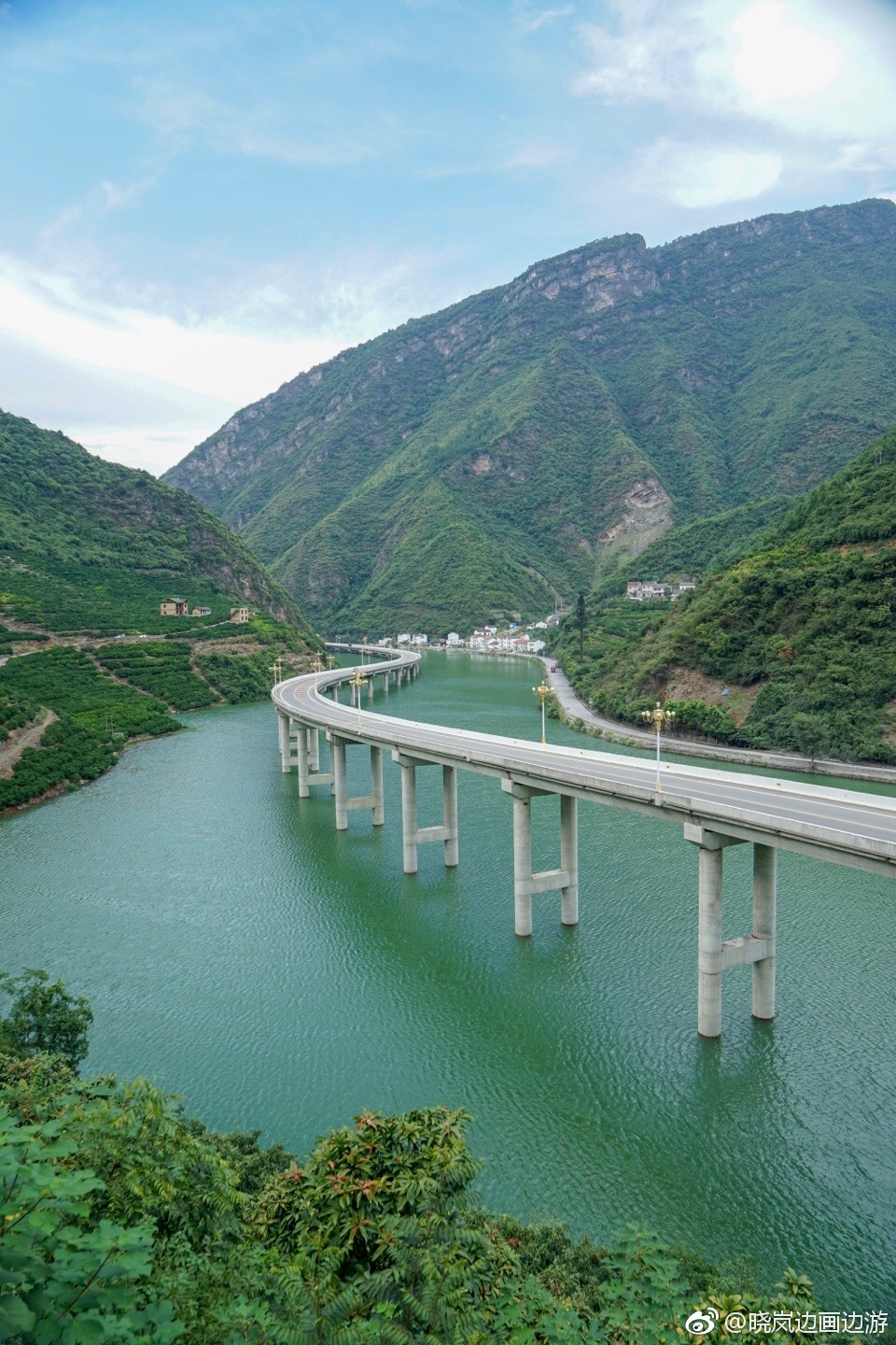 中国最美水上公路,也是古昭公路,位于湖北昭君故里