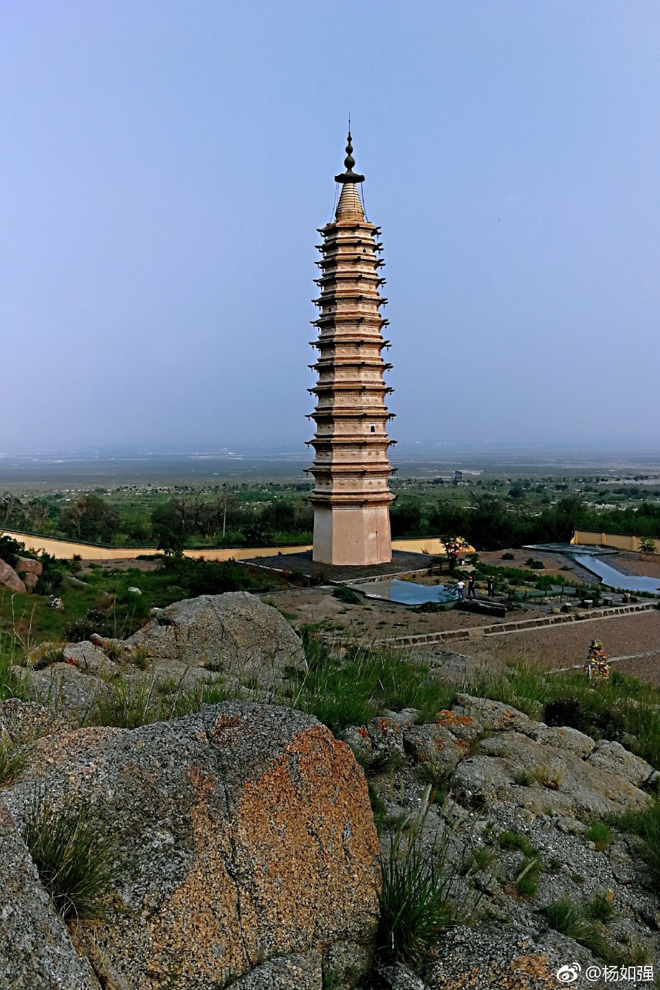 贺兰山下,拜寺口双塔,历史的记忆!@中国摄影师联盟 @北京老夏
