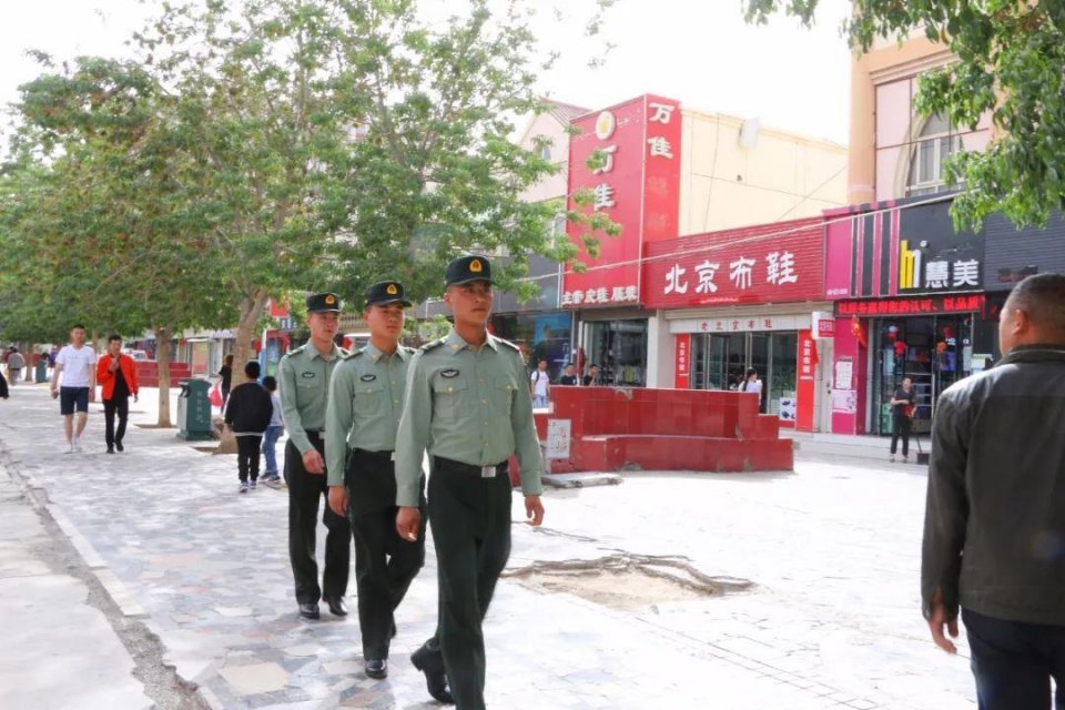 军人穿军装外出1个月了,有人遇到了纠察!那你知道注意事项嘛