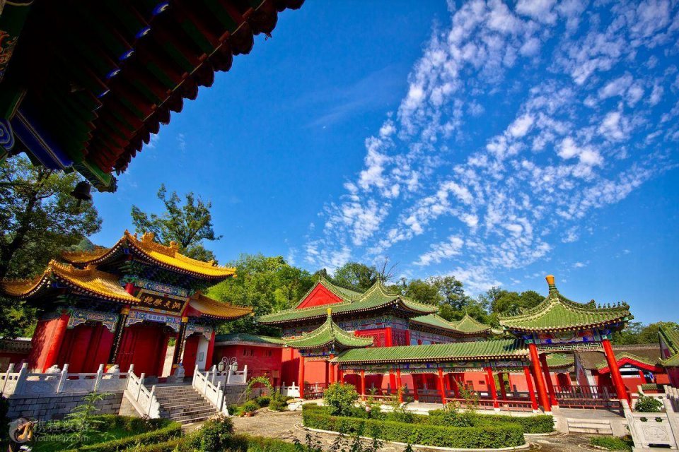 汉唐古迹,又有山青水绿的自然风光:古迹主要有老子说经台,尹喜观星楼