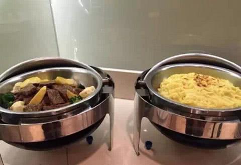 国足怎么好意思?抗议160元伙食太差,网友:你看看解放军吃的啥