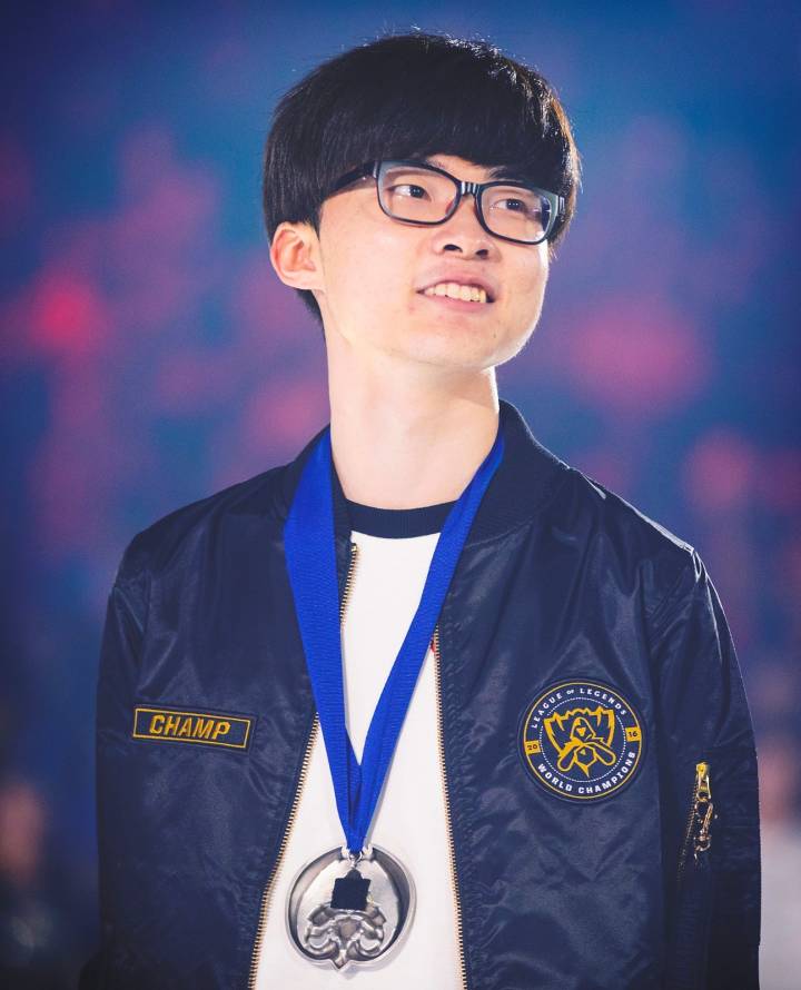 lol恩静晒出婚纱照难怪faker要陷入自闭状态了