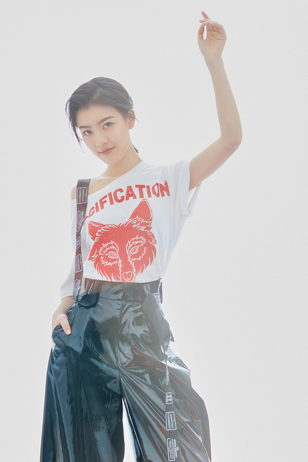 雅玫曝光生日写真 化身时尚极简酷girl