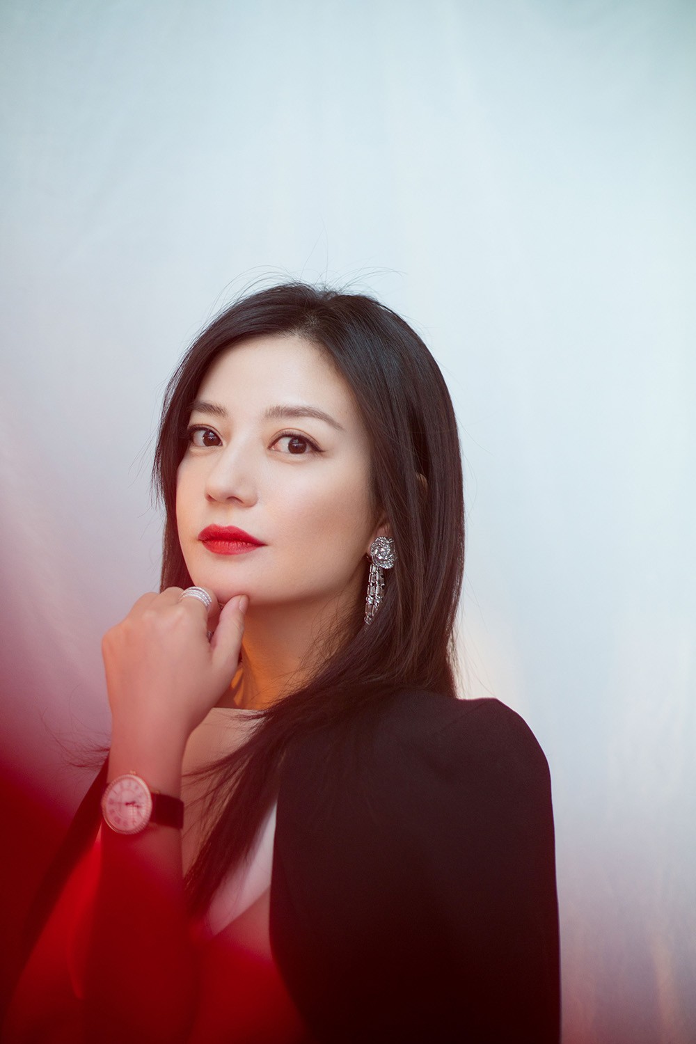 赵薇双色春日大片 柔美率性干练十足