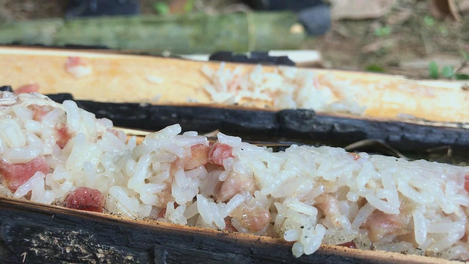 用竹子做一个蒸筒在户外也能吃到美味的扇贝蒸粉丝了