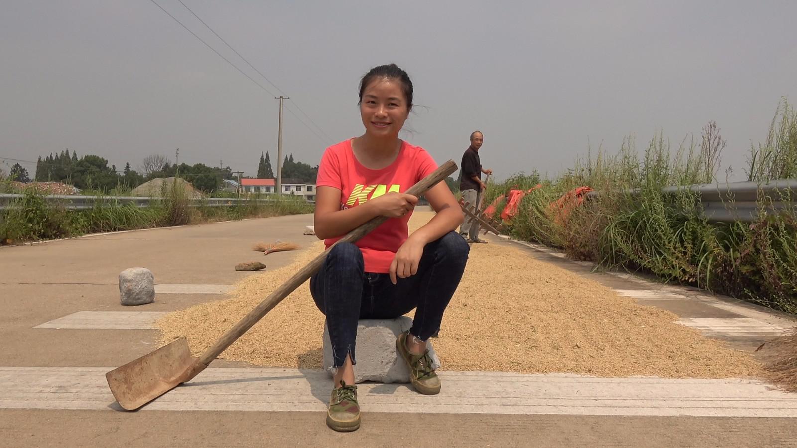 真服了这个农村女孩,自编歌曲《快乐农场》听得想立马辞工回老家