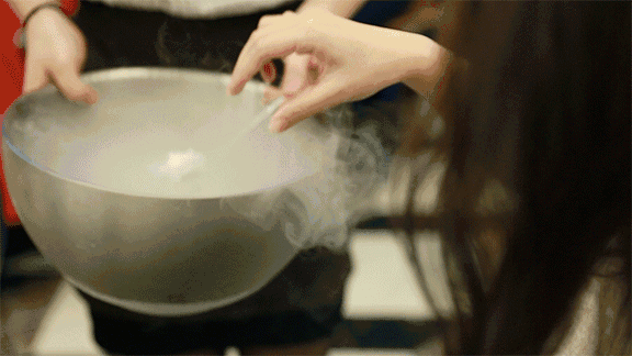 4月28日,来万达彩虹夜市品小吃,喝摔碗酒,畅玩音乐节!