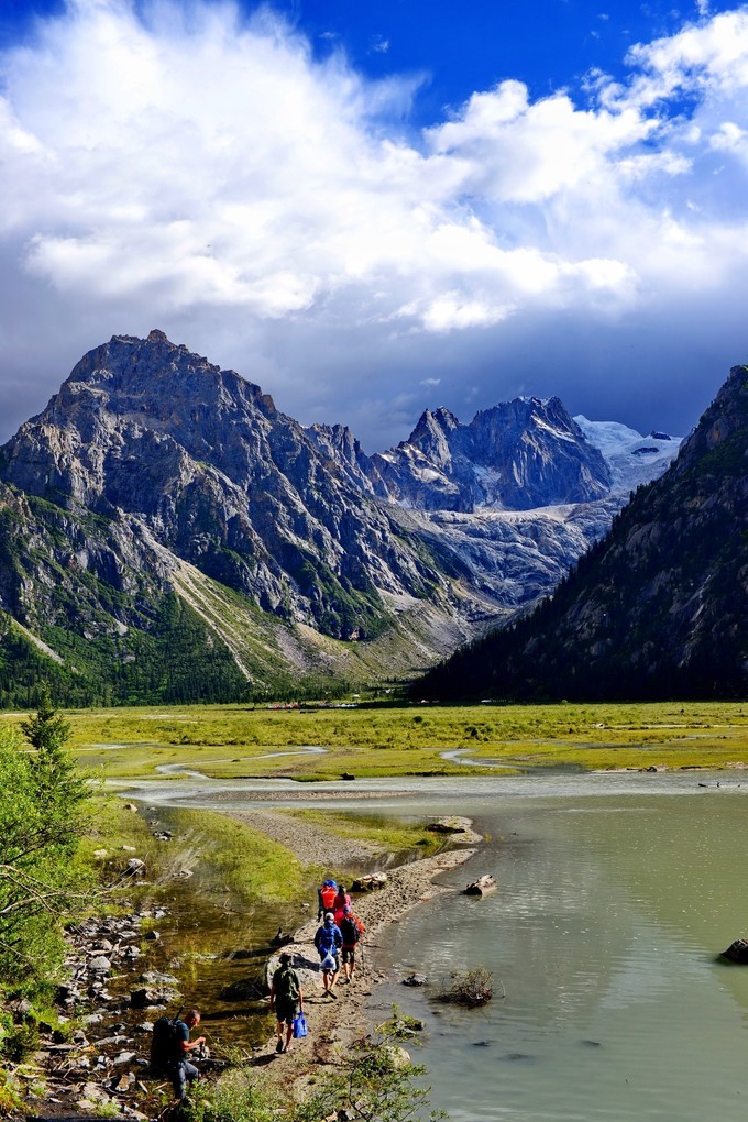 四川甘孜雀儿山,开启国内最热门的6000级技术型雪山攀登