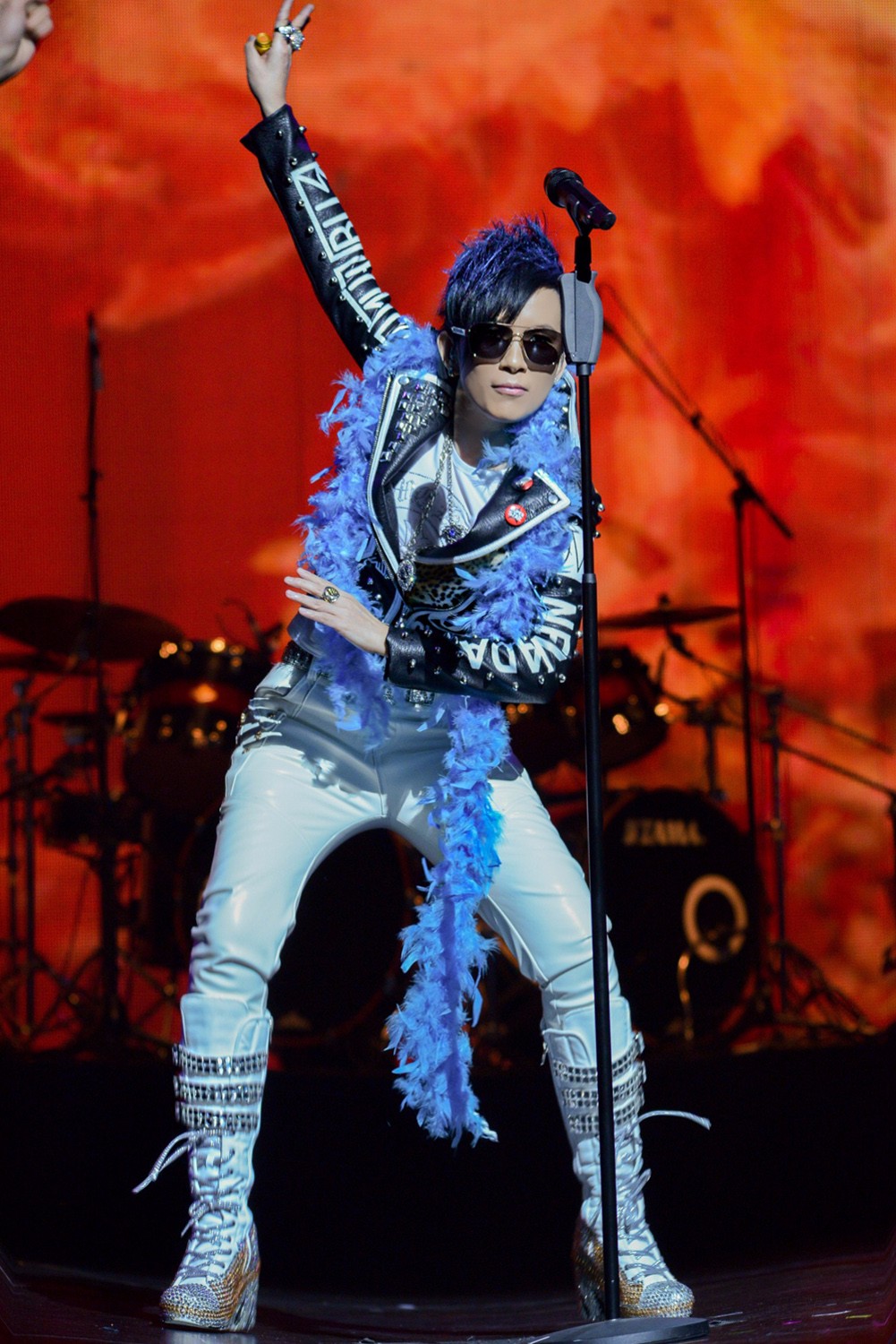 潘美辰狮城上演一生传奇 泪洒国际舞台