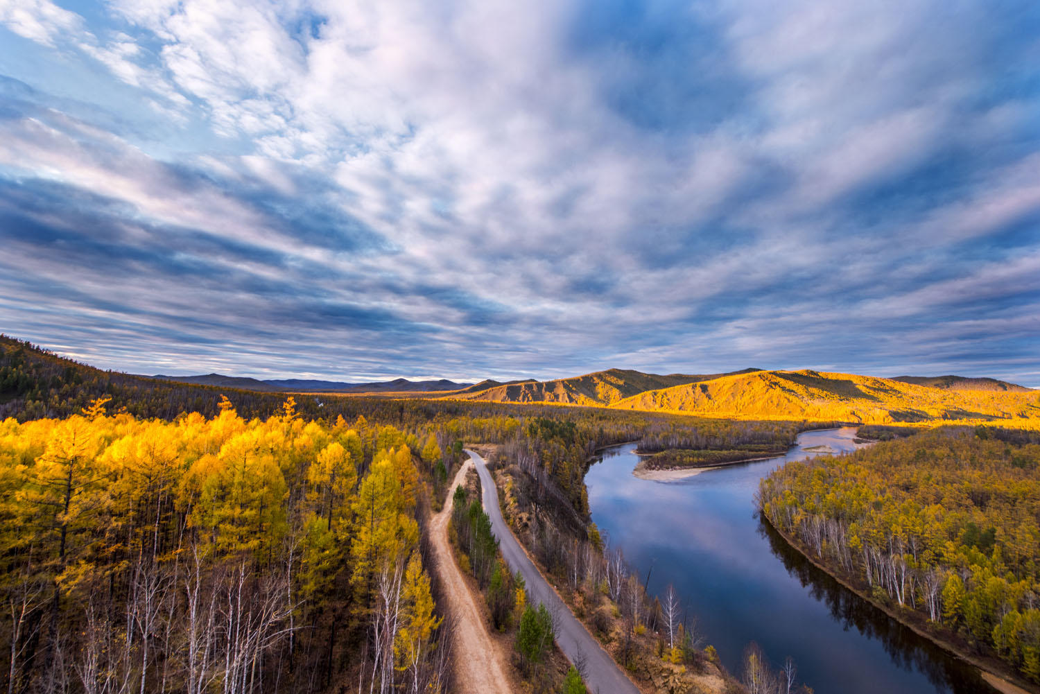 这里是中国秋季最美的景色之一,它远离大都市喧哗,广阔的地域面积始终