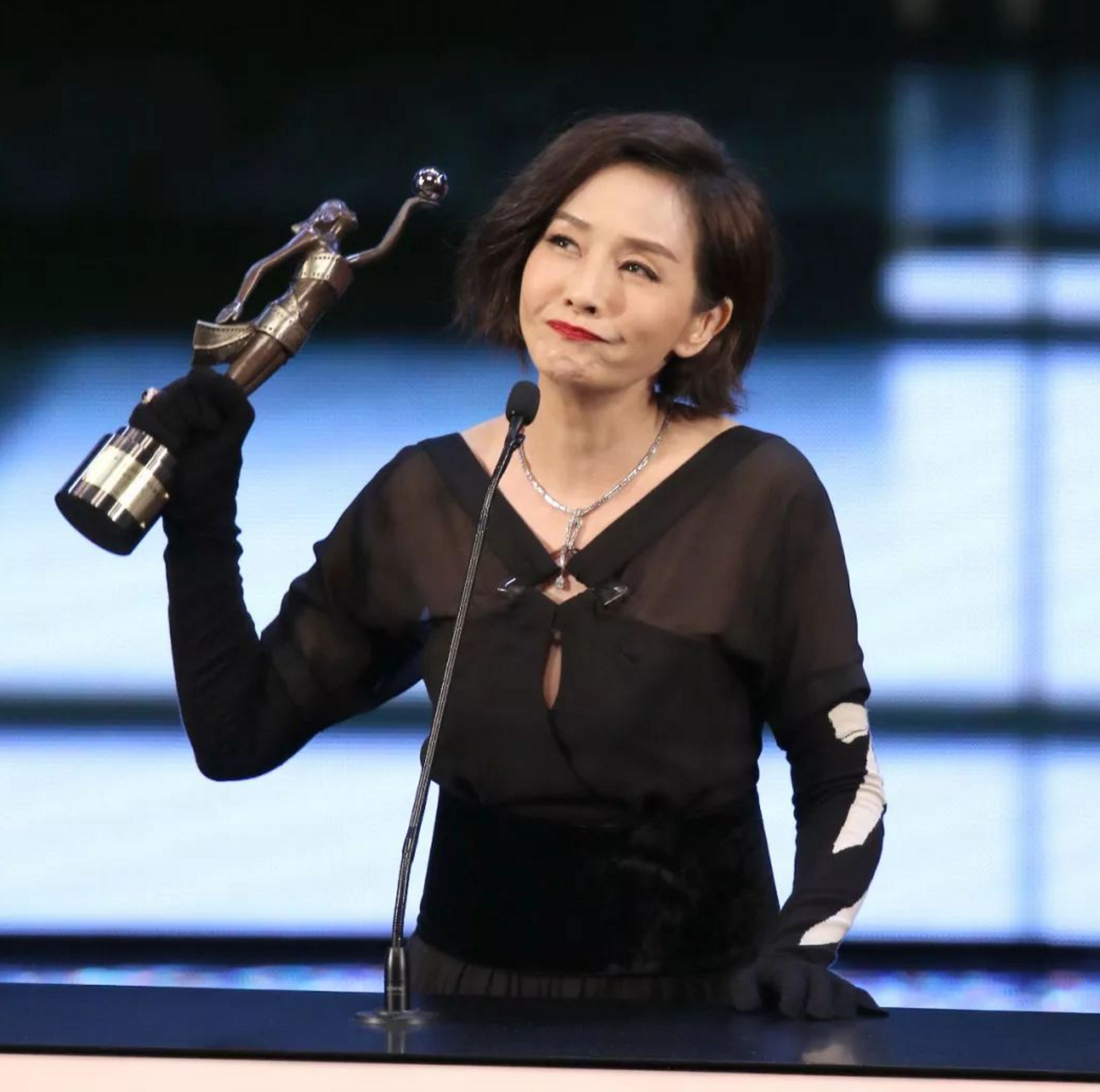 而在后台采访时,毛舜筠依然非常兴奋,"心情难以形容,我刚才好怕自己有