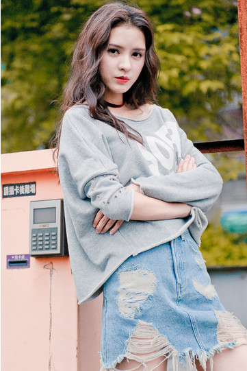 王思聪前女友现身快本网友缺钱了吗