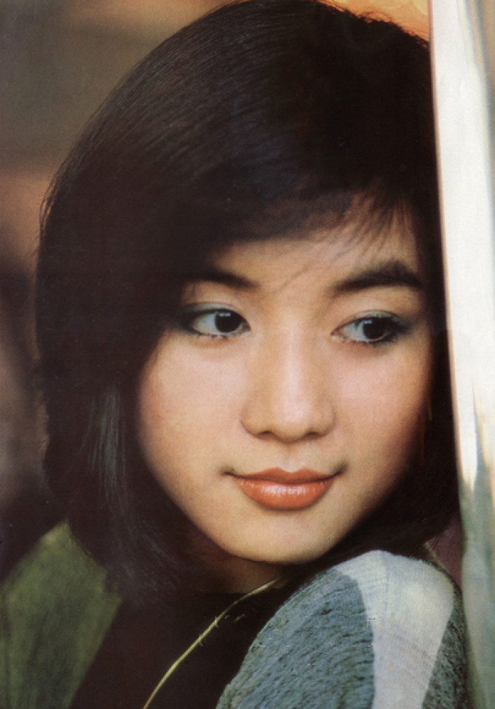 她是林青霞的接替人,17岁大红时签下10部片约,却只红了3年