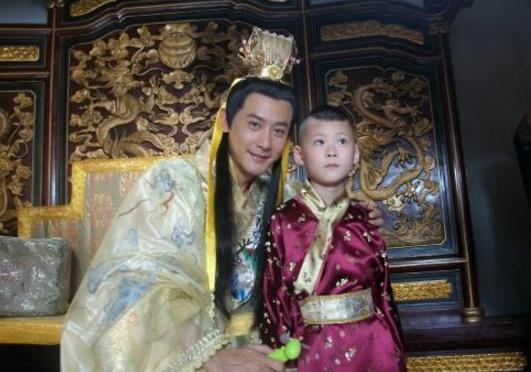 太监悄悄指点一下,他立刻有了一个儿子|张敏|朱佑樘|朱见深_新浪新闻