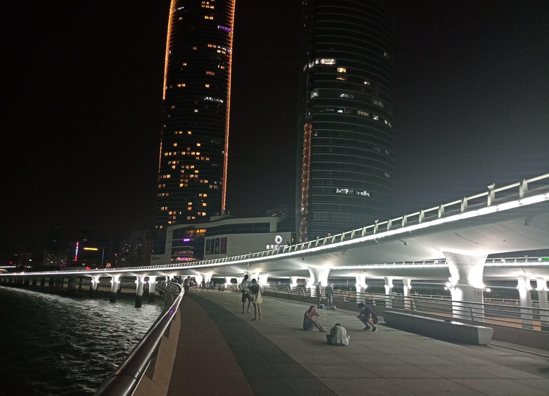 遇见厦门·晚上十一点演武大桥观景平台的模样,让人意想不到