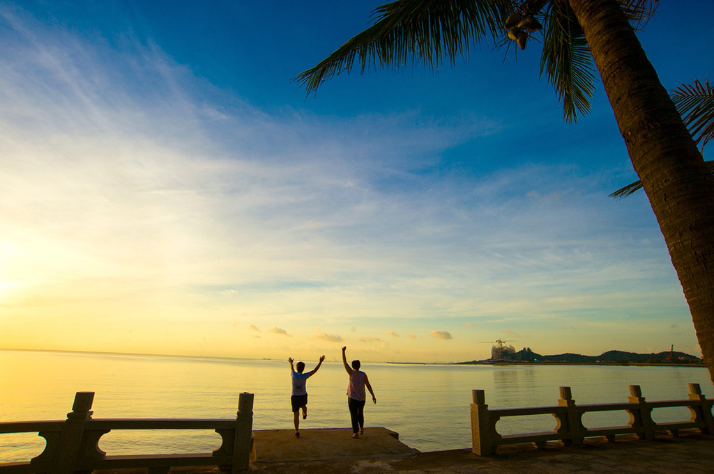 情侣旅游去哪里好玩又便宜(中国一生必去的10个旅游胜地)