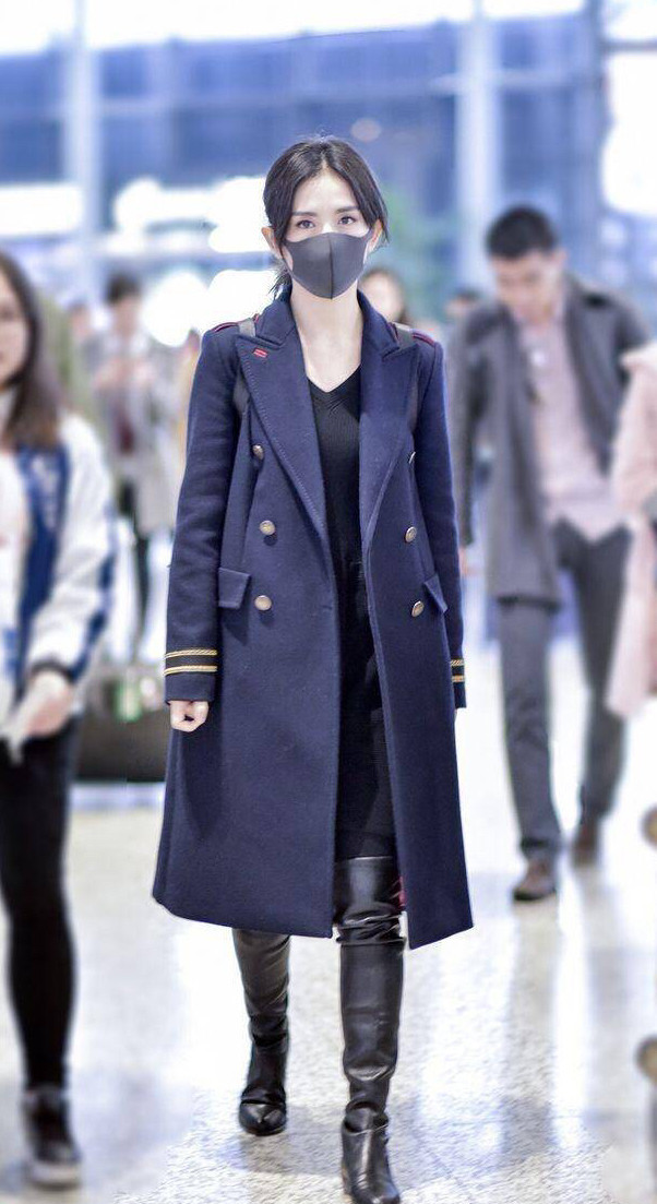 谢娜真敢穿土味格子衬衫还敢这么搭网友真会玩