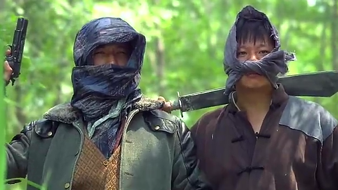 八路军假冒土匪抢劫国军物资,没想到一句同志们把身份暴露了