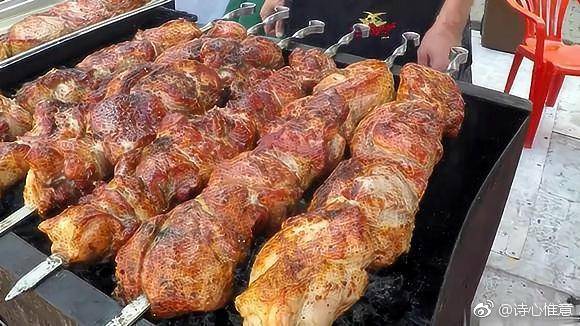 看看俄罗斯的烤肉串有多大?
