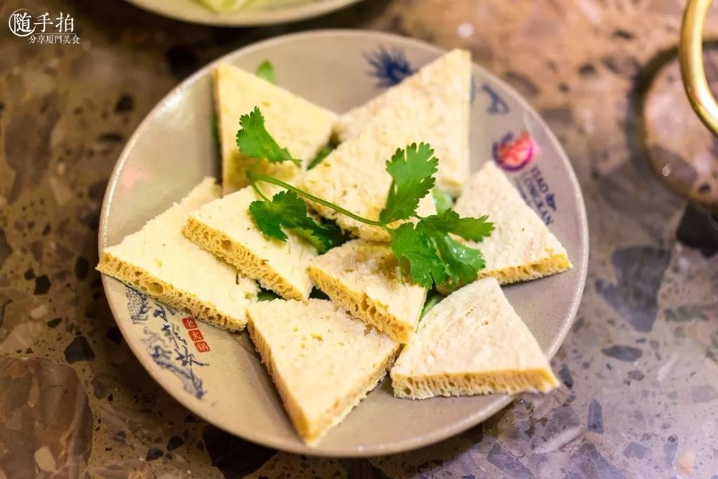 这份新品豆腐也惊艳四座,不吃不知道,它居然是脆的!