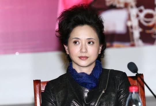 才开始另一段婚姻,她的丈夫是王设忠,是一名很有名气的舞蹈老师,娱乐