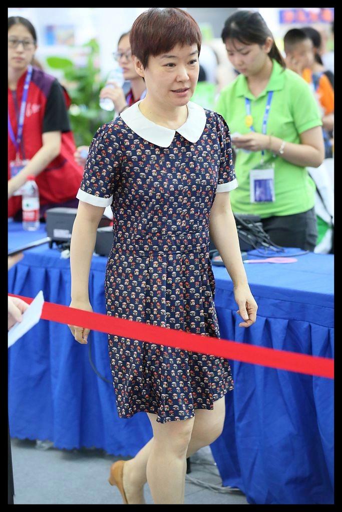 48岁王雪纯久违现身,网友:我的天,这是《正大综艺》那个美女?