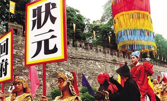 文状元坐船游玩,船主讨教出一对上联,文状元61岁死前都没对上来