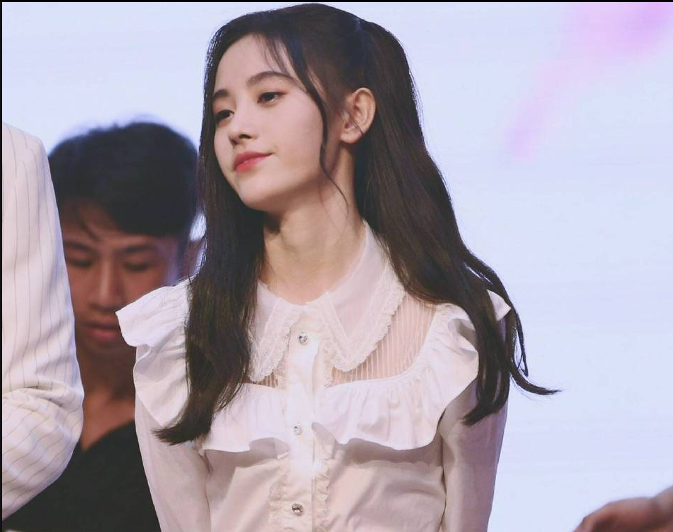 《芸汐传》举行粉丝见面会 西芹cp鞠婧t张哲瀚甜蜜同框太萌了