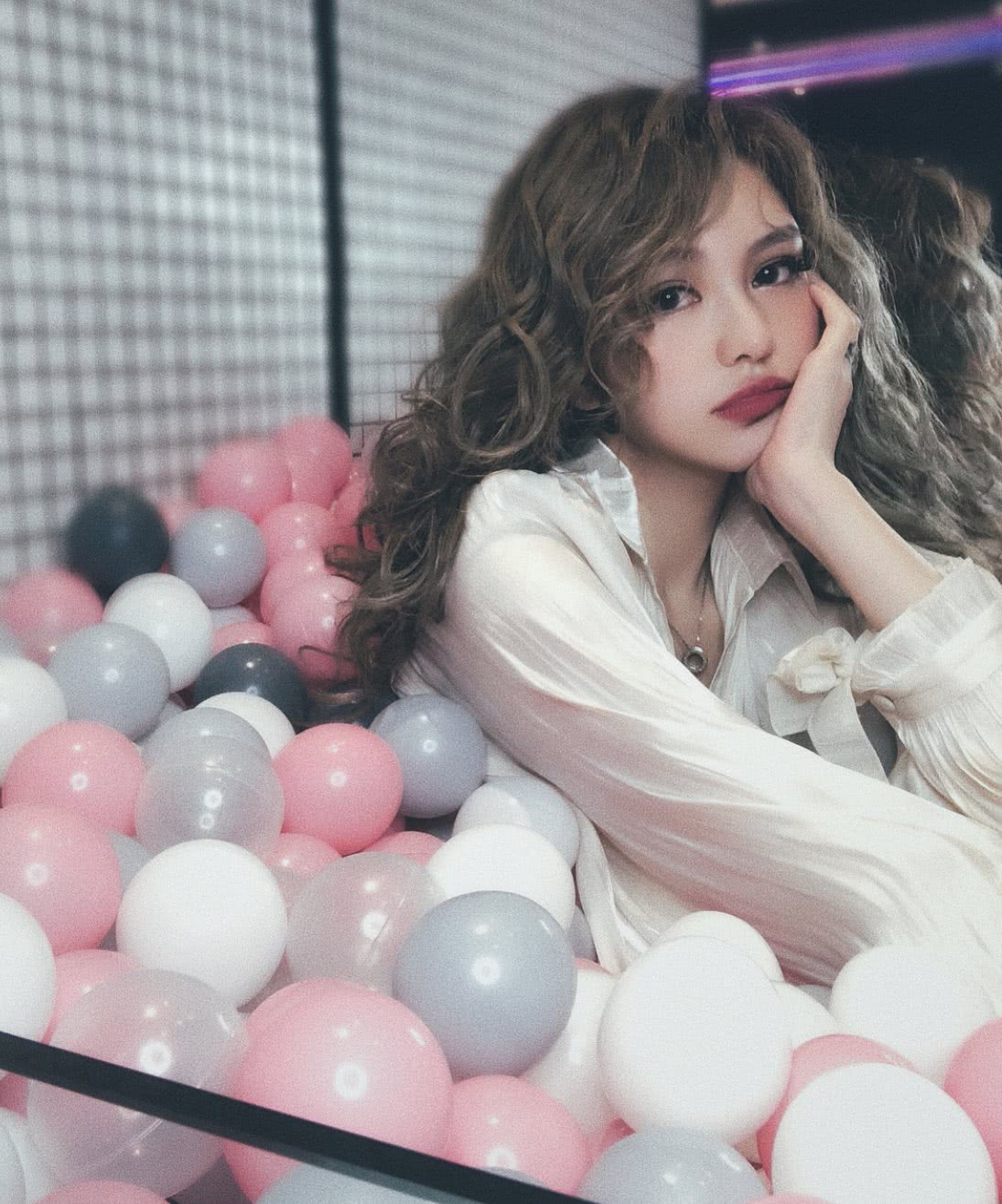 罗志祥女友周扬青烫泡面头可爱爆表,她应是整得最成功的网红