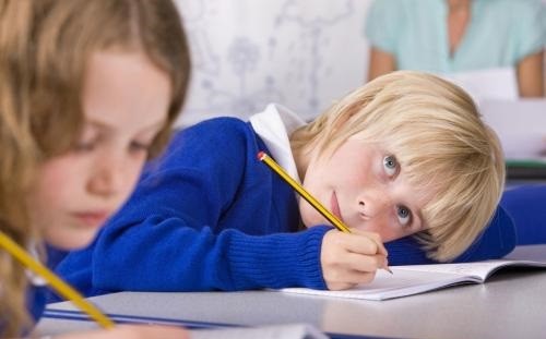 5岁孩子上课不专心,家长多次被谈话,如何提高孩子的注意力?