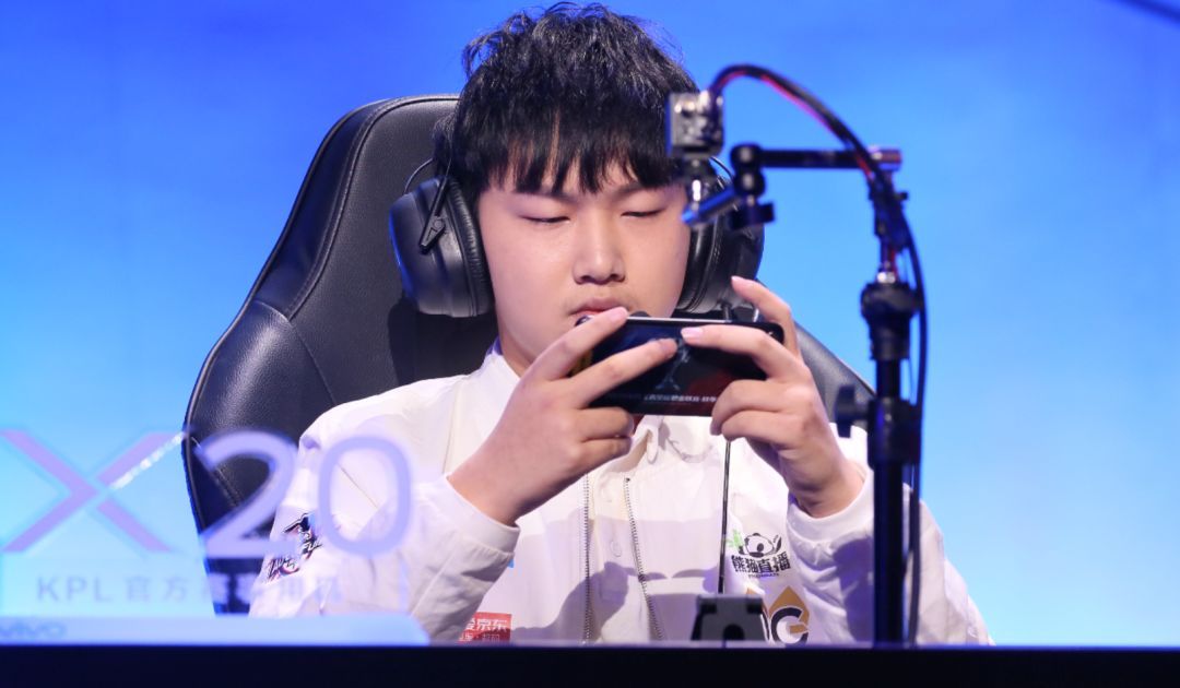 fly彭云飞:从打零工到电竞明星,白云苍狗,鲲鹏于飞