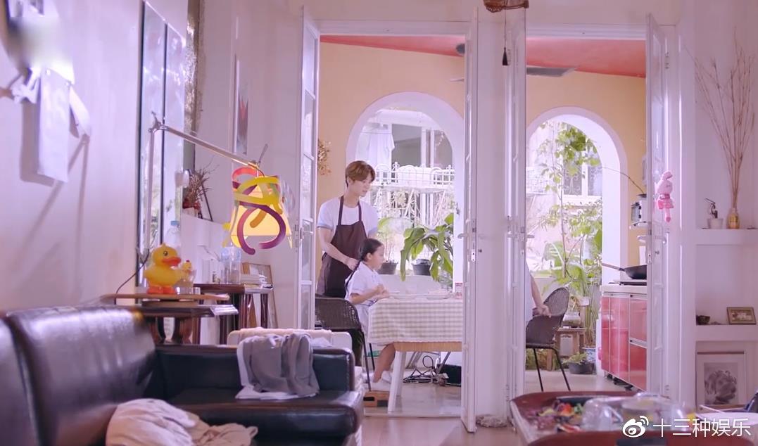 鹿晗新剧《甜蜜暴击》刚开播就口碑崩盘,编剧和导演的锅?