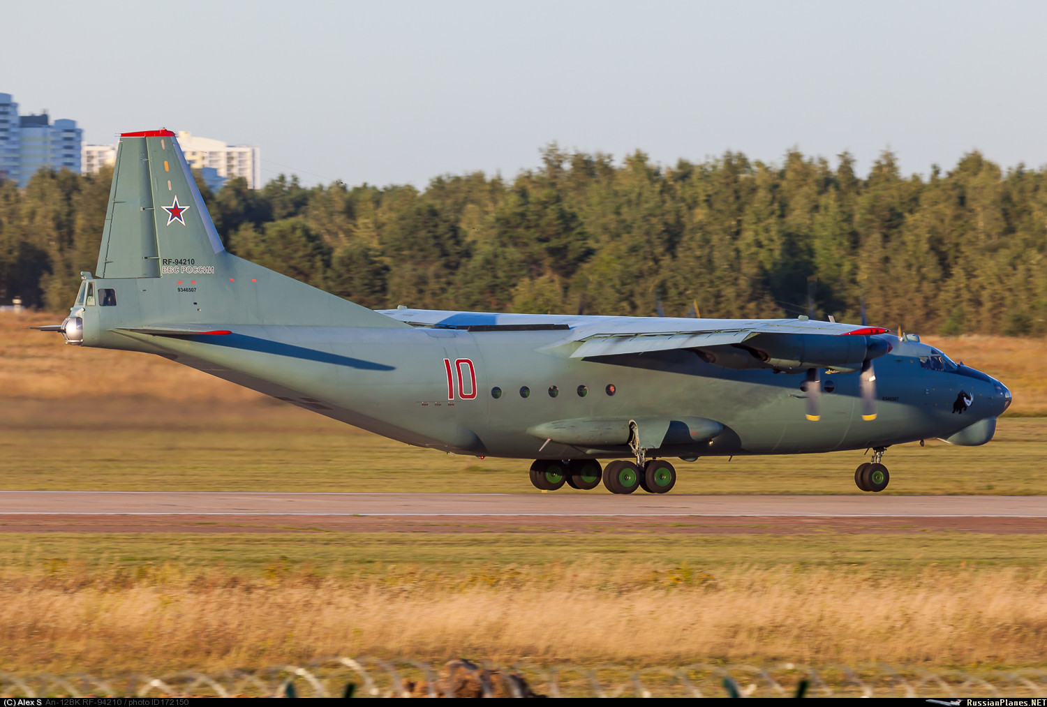 我国运8飞机的原型是苏联安12涡桨式中型运输机可惜已停产了