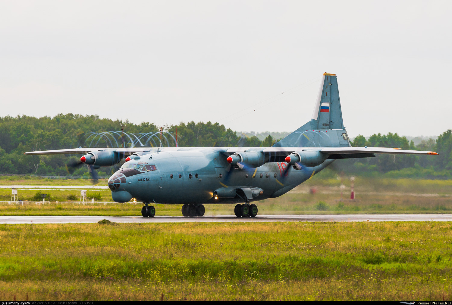 我国运8飞机的原型是苏联安12涡桨式中型运输机可惜已停产了