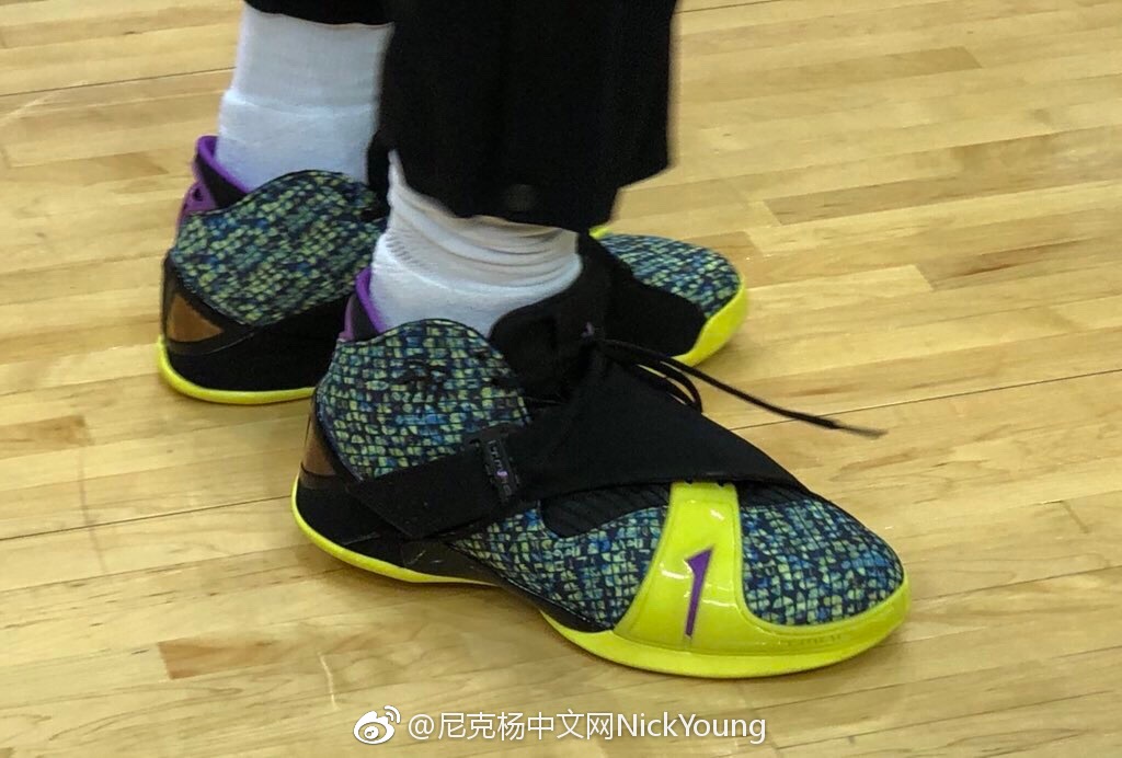 尼克杨今日比赛上脚adidastmac5