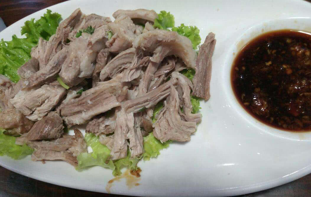 拆骨肉沾蒜酱