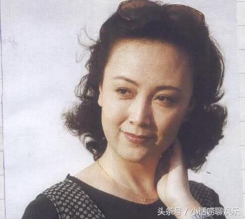 80年代的美女演员为支持她拍戏丈夫承包所有家务今貌美如初