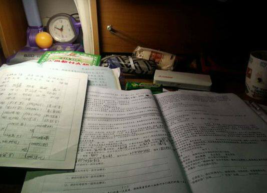 可怜的孩子，我国中小学生每天写作业3小时