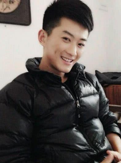 吴建国扮演谢文东创造70亿影视点击,孙红雷微博三字吐心声引期