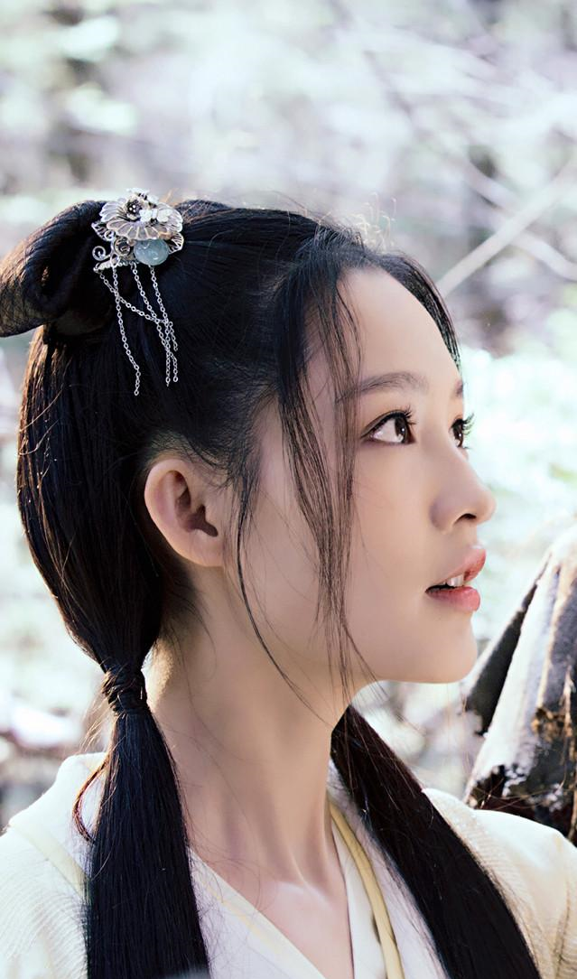 李沁《狼殿下》壁纸,造型漂亮,可惜就是不播!