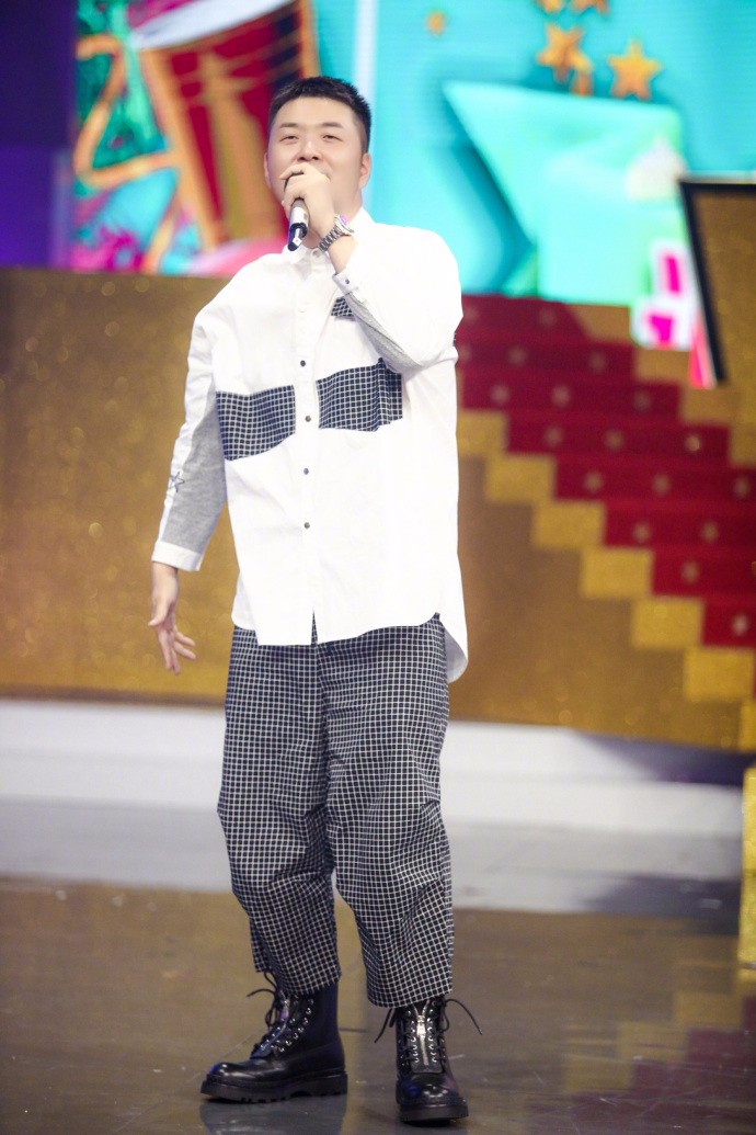 杜海涛正式宣布与快本解约,签约贾乃亮公司,转行做演员