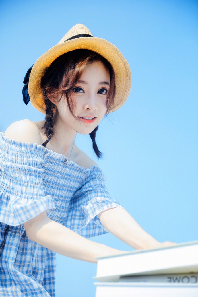 邻家女孩冯提莫 , 这样清新可爱的风格,你们可喜欢?