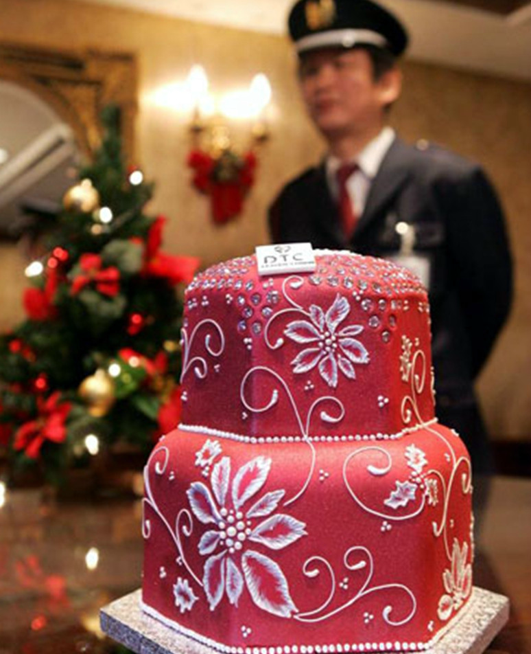 世界上最贵的蛋糕,图2镶两千颗钻石,图4价值一栋别墅_新浪看点