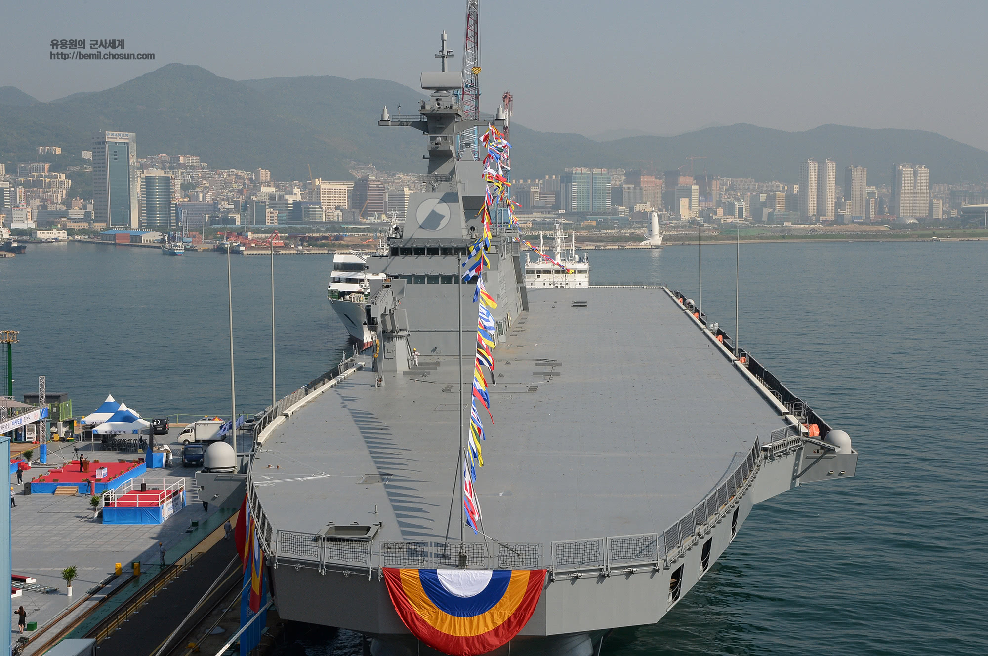这波操作不能落后要跟住:韩国也搞出自己的新型伪装版航母