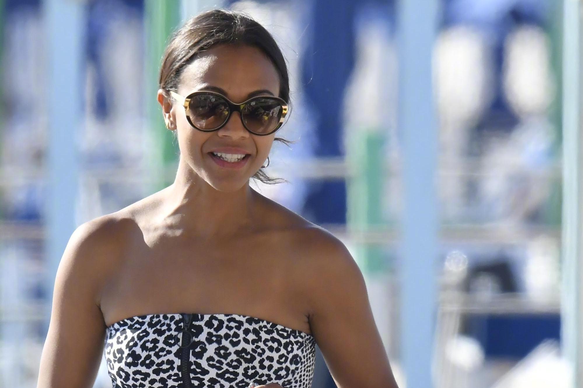 卡魔拉海边度假大秀美臀,网友:这身材看不出是两个孩子的妈