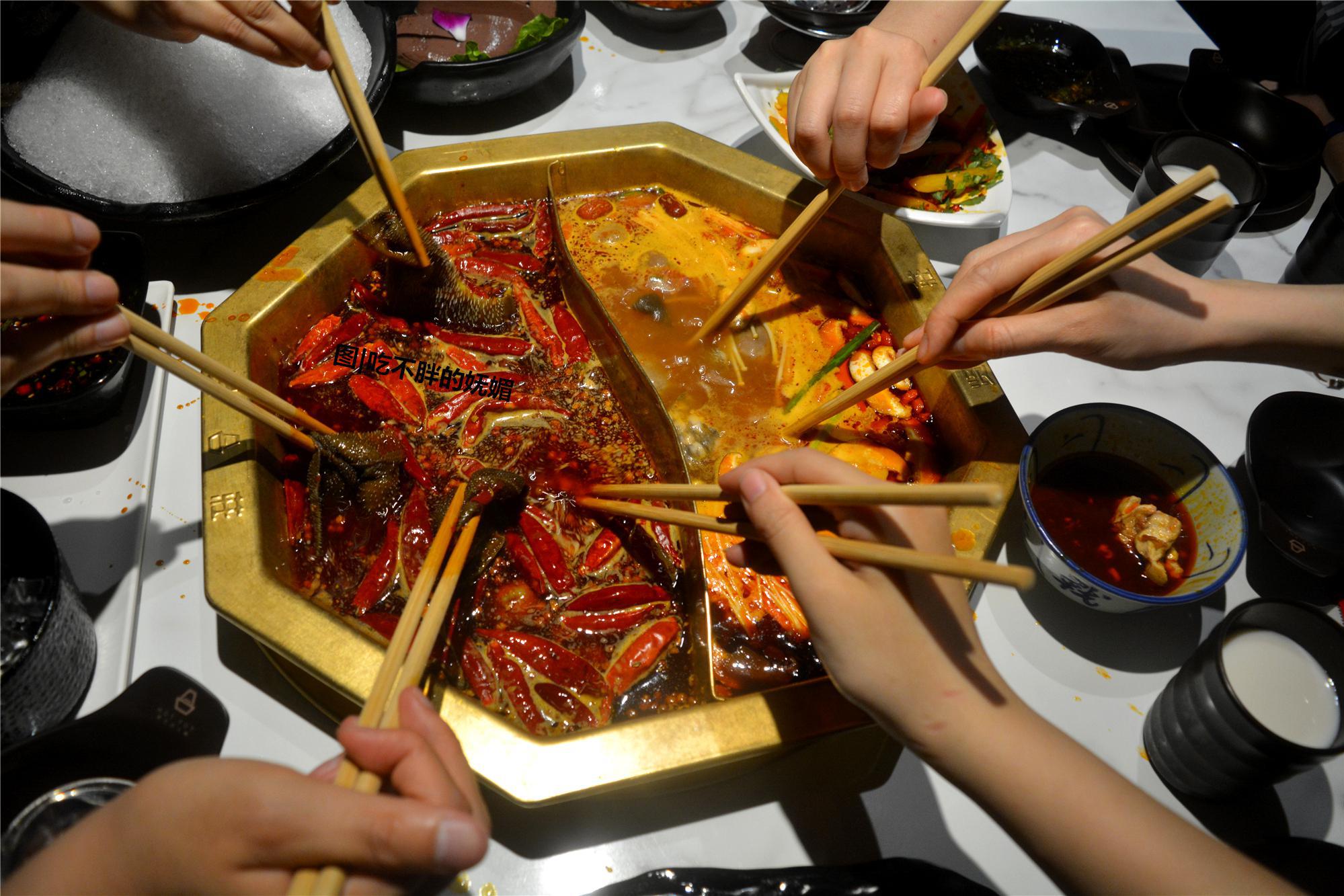 去明星开的餐厅吃火锅,人均150,也就涮了34个菜而已!