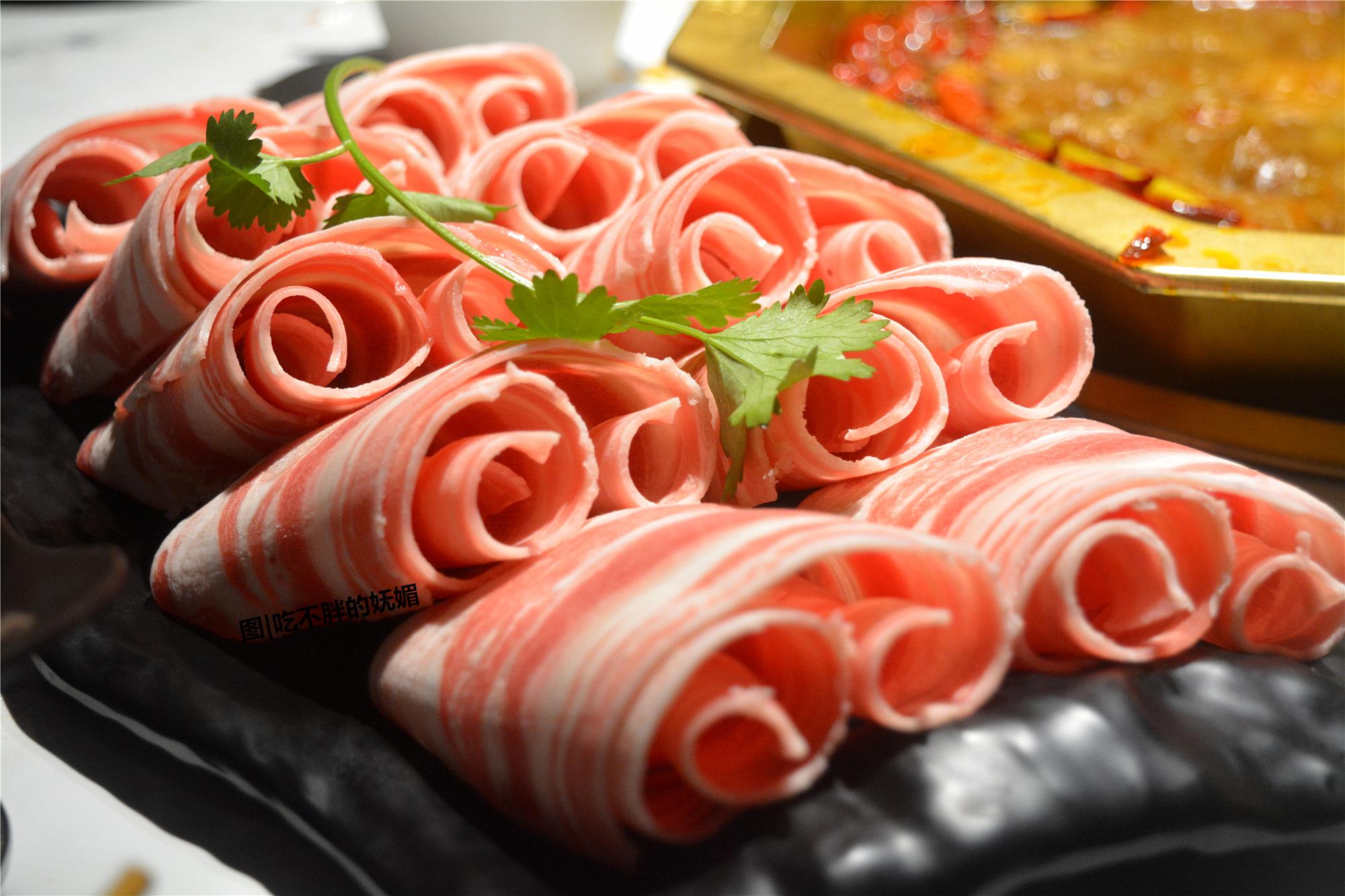 去明星开的餐厅吃火锅,人均150,也就涮了34个菜而已!