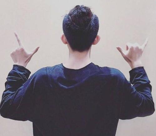 易烊千玺轻松驾驭百变造型,网友:帅到灵魂深处|易烊千玺|灵魂|发型