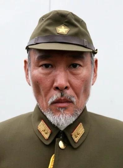 他在中国从事演员15年,如今60仍无对象,只为替自己国家赎罪