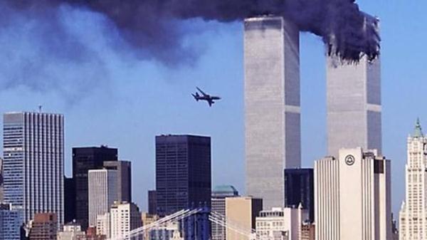 世贸中心双子大厦瞬间爆炸的火球资料照这是世贸中心大厦双子坍塌的